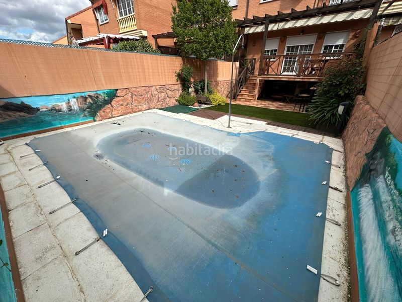 Foto 14da3c42-aebe-41b5-b979-554366d6acf8. Casa adossada amb calefacció aparcament piscina a Parla