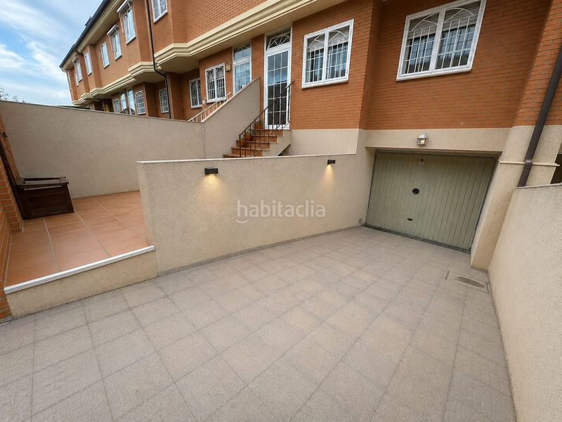 Foto c15d46c3-d4ff-4c12-818a-7f0a847ae611. Casa adossada amb calefacció aparcament piscina a Parla