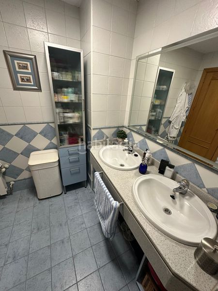 Foto dd690c12-5cf9-43ee-b23a-8e434d577c9b. Casa adossada amb calefacció aparcament piscina a Parla