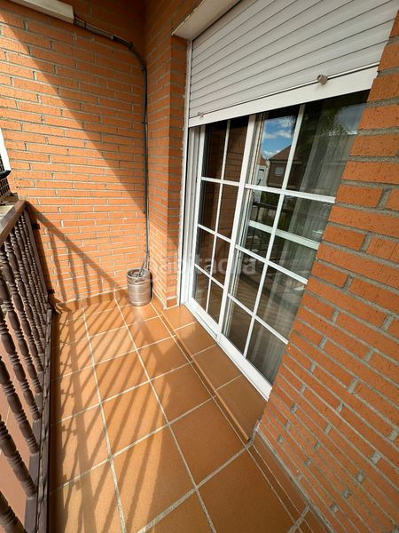 Foto eb3960b7-4d9e-43b0-a110-46319d959b9f. Casa adossada amb calefacció aparcament piscina a Parla