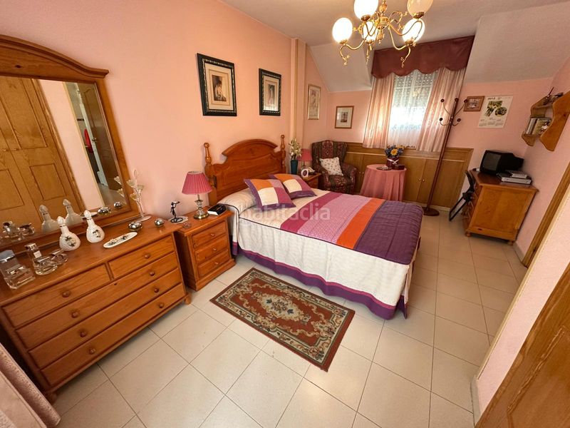 Foto 24478c01-c4fc-42c2-b1b2-a88d687ab691. Casa adossada amb calefacció aparcament a Las Américas Parla