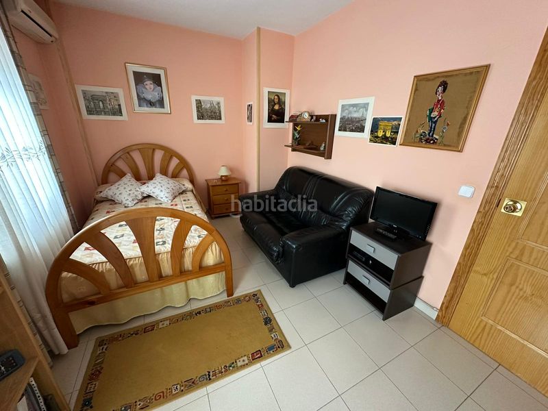 Foto 28bf7f9d-86ce-47be-98bf-0e4ebb70514e. Casa adossada amb calefacció aparcament a Las Américas Parla