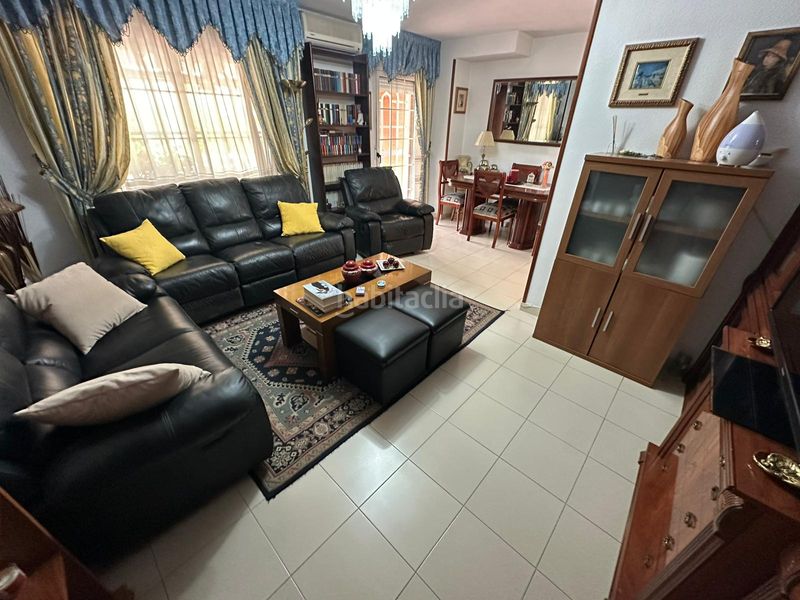 Foto fa9cbd69-fcee-4333-ab4b-212fdd4e7f63. Casa adossada amb calefacció aparcament a Las Américas Parla
