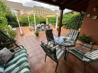 Reihenhaus in Las Américas. Casalia presenta: chalet adosado con gran terraza, buhardilla y