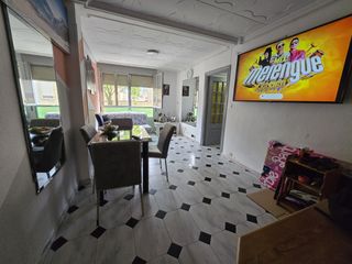 Pis a Pintores-Ferial. Casalia presenta: piso luminoso con cocina y baño reformados - z