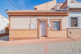 Casa adossada  Calle logroño. Bonita casa adosada de 3 dormitorios