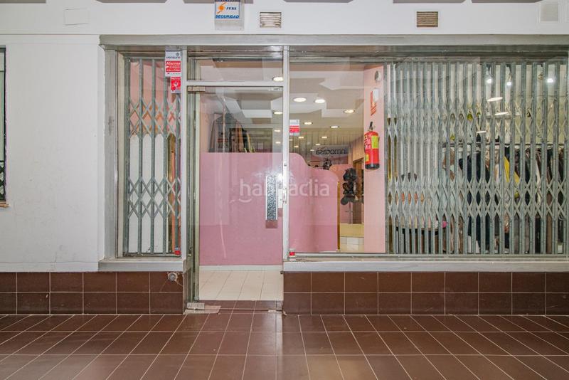 Foto 08585d21-7000-41f6-8a88-a32219eb3af6. Local comercial a calle poeta manuel gongora a Cervantes Granada