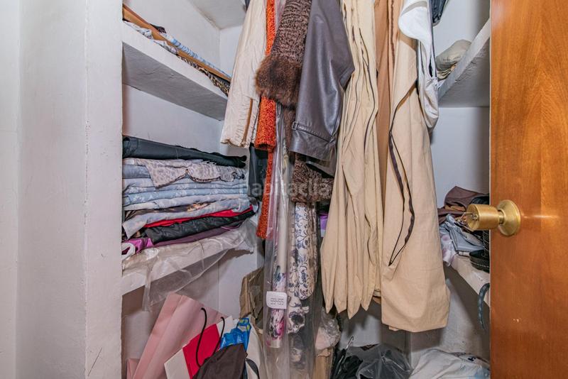 Foto 2e9f9bd0-0bcd-4af0-b7bb-b5089e324704. Local comercial a calle poeta manuel gongora a Cervantes Granada