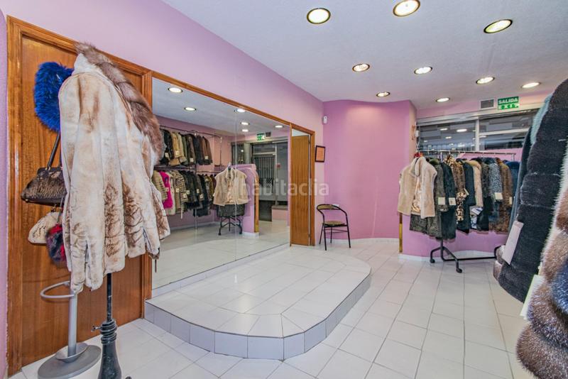 Foto 56c03e2d-0398-4ff3-9bb2-143e10f36a5a. Local comercial a calle poeta manuel gongora a Cervantes Granada