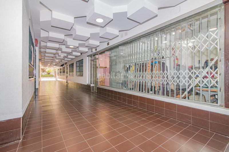 Foto afa787cf-74e4-4ef1-9c34-74059de96b13. Local comercial a calle poeta manuel gongora a Cervantes Granada