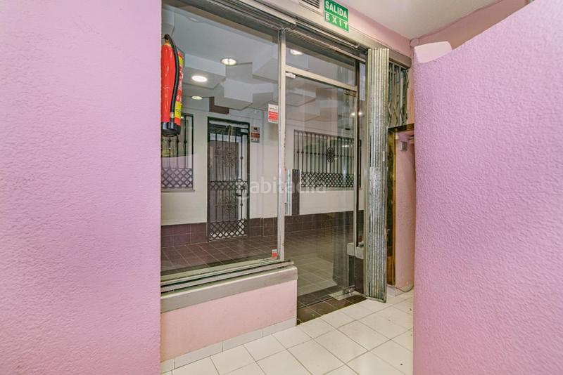 Foto b5b7db8d-06a3-4331-ac0a-70adb7f8336e. Local comercial a calle poeta manuel gongora a Cervantes Granada
