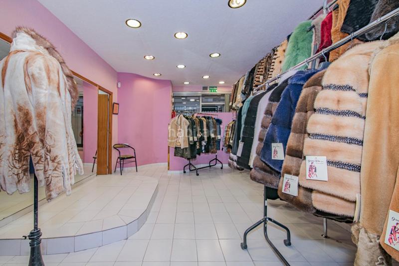 Foto c0a4ef7c-2bbe-4a56-8cc9-20741861eaeb. Local comercial a calle poeta manuel gongora a Cervantes Granada