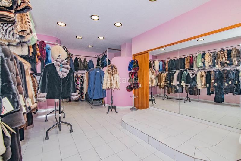 Foto c5a80810-7318-4c59-9846-7b3fcbc45ef4. Local comercial a calle poeta manuel gongora a Cervantes Granada