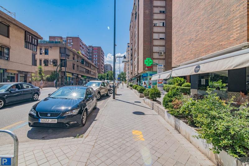 Foto ff758c20-e007-462a-af2f-f6a3f50fe2c2. Local comercial a calle poeta manuel gongora a Cervantes Granada