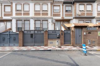 Casa adossada  Calle hermanos quintero. Adosada en churriana de la vega