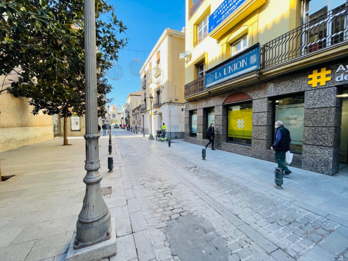 Gran casa para reformar o tirar en pleno centro del pueblo Santa Fe