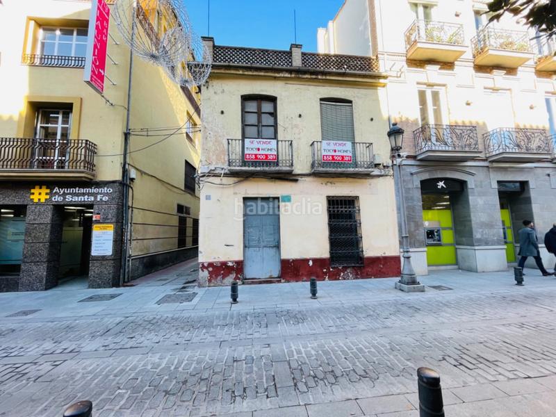 Foto ccefd1bc-2ba4-4008-b3c0-7070d6279248. Casa pareada gran casa para reformar o tirar en pleno centro del pueblo en Santa Fe
