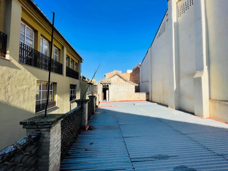 Foto d692561b-25bd-49ad-9270-5fccb22220b9. Casa pareada gran casa para reformar o tirar en pleno centro del pueblo en Santa Fe
