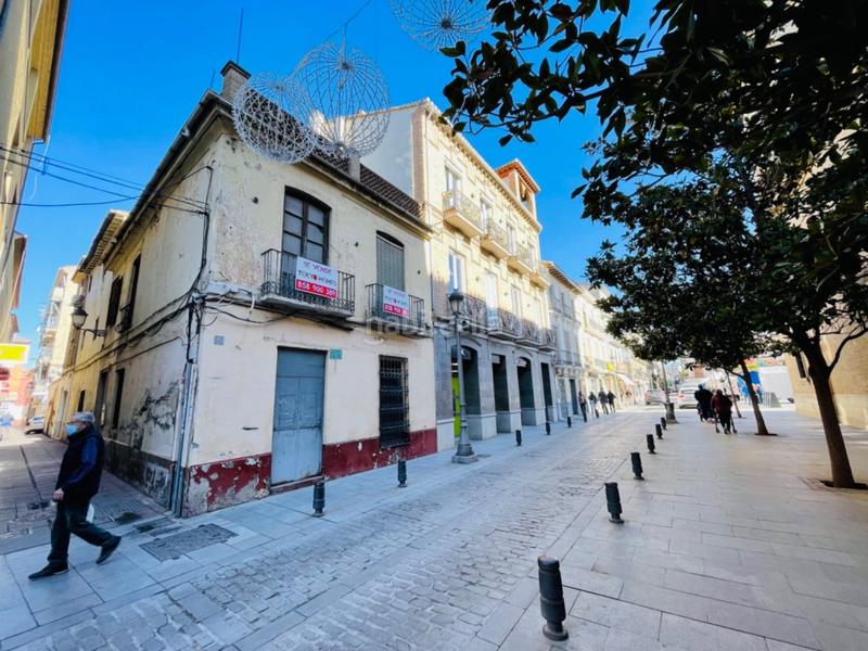 Foto f0d01d49-7b48-4a3a-a302-860efd54b779. Casa pareada gran casa para reformar o tirar en pleno centro del pueblo en Santa Fe