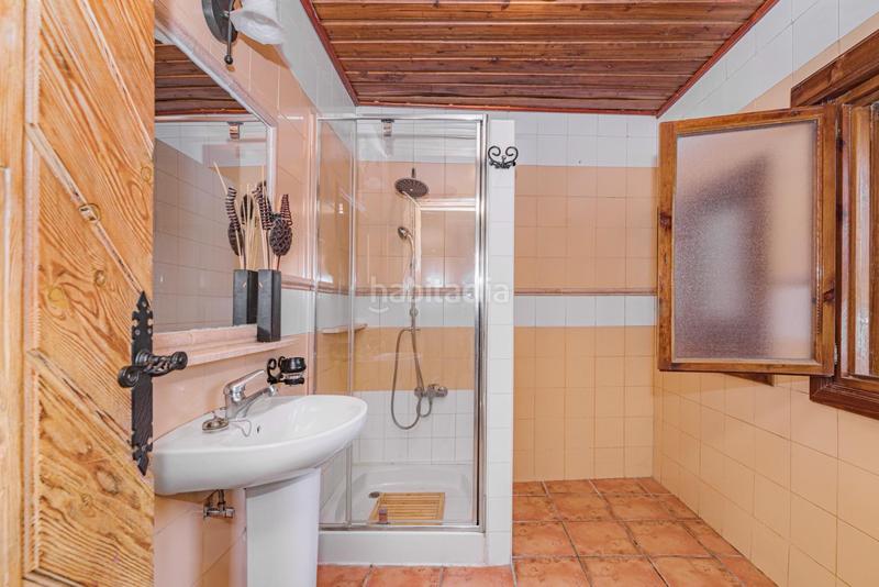 Foto e020ab70-f2f7-4f56-b1cf-67f910e5d9a8. Casa adossada a larga a Polideportivo Alhendín