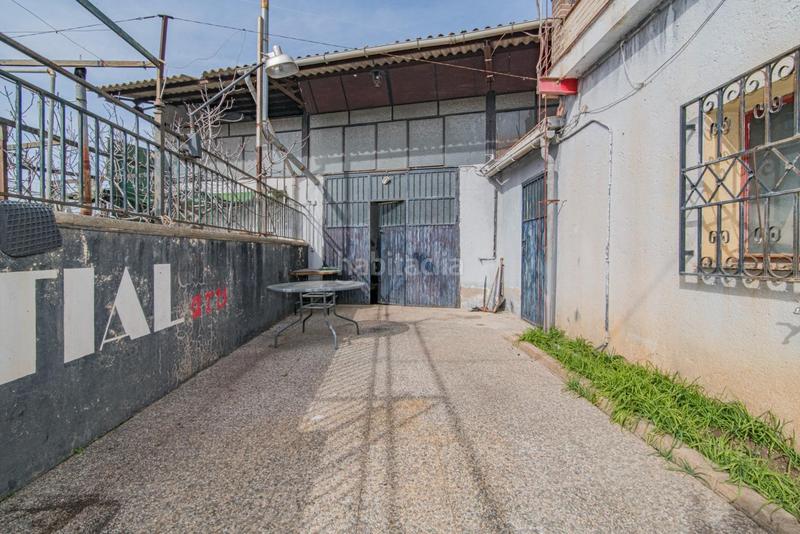 Foto a2d7be0f-cbc6-41a5-9895-28cc0829aea9. Casa en malaga se pone a la venta casa local comercial nave en Zubia (La)
