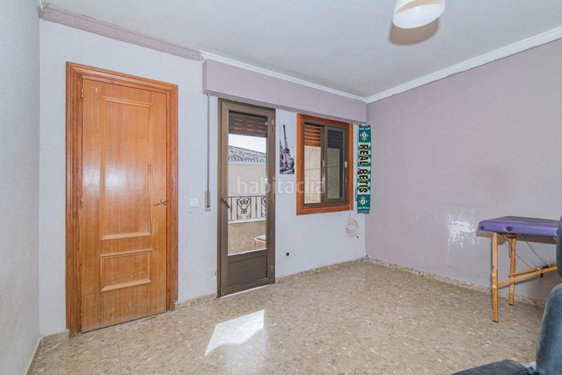 Foto ac19d9b8-651c-48dd-ac6a-c66bc72ce703. Casa en malaga se pone a la venta casa local comercial nave en Zubia (La)