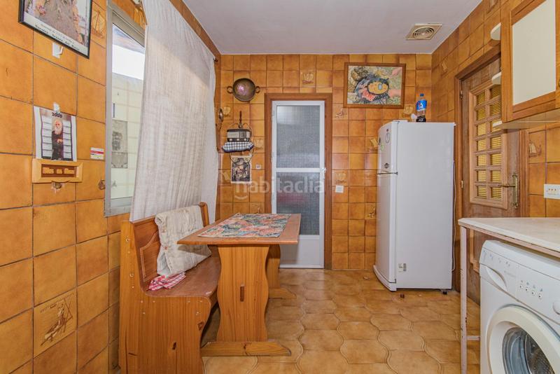 Foto ea14bc0b-dd97-49f6-b259-55fe7ca1848e. Casa en malaga se pone a la venta casa local comercial nave en Zubia (La)