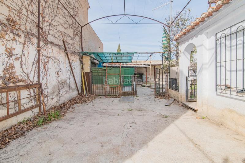 Foto ed44cd90-ace7-49ea-bd12-7185e3fea098. Casa en malaga se pone a la venta casa local comercial nave en Zubia (La)