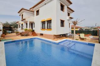 Chalet en Calle alelies (vent). Impresionante chalet dividido en dos viviendas!