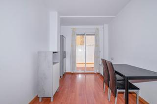 Apartament  Calle calle de santa ana. Bonito piso con patio y garaje