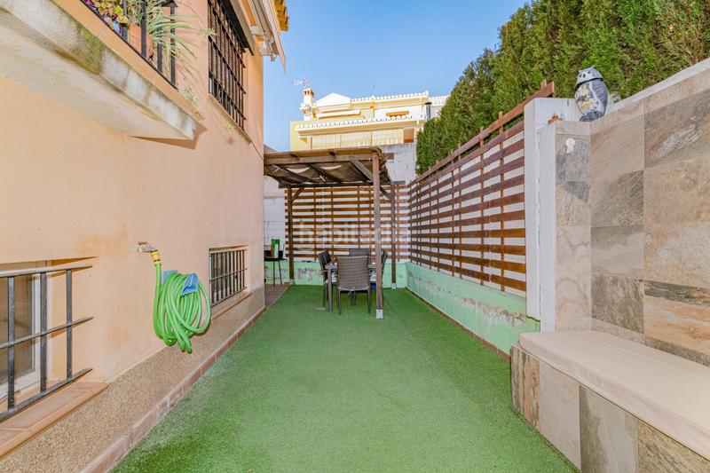 Foto 46d52100-a73d-417d-9386-568215a08577. Casa pareada en calle vendimia en Huétor Vega
