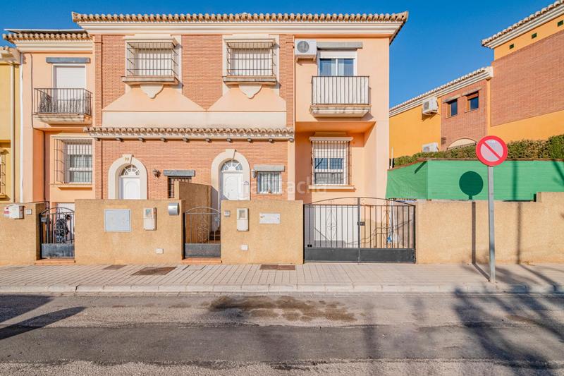 Foto 8ad99269-a90c-4b31-a48e-c28164d78480. Casa pareada en calle vendimia en Huétor Vega
