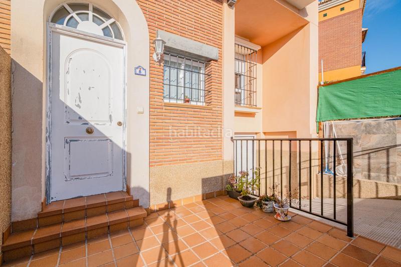 Foto b9939db3-de45-4570-83f3-b56e82dc1f29. Casa pareada en calle vendimia en Huétor Vega