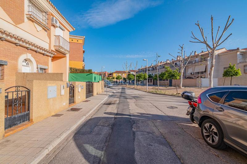 Foto c4a7ee43-c75f-4eca-9d81-c5db20145183. Casa pareada en calle vendimia en Huétor Vega