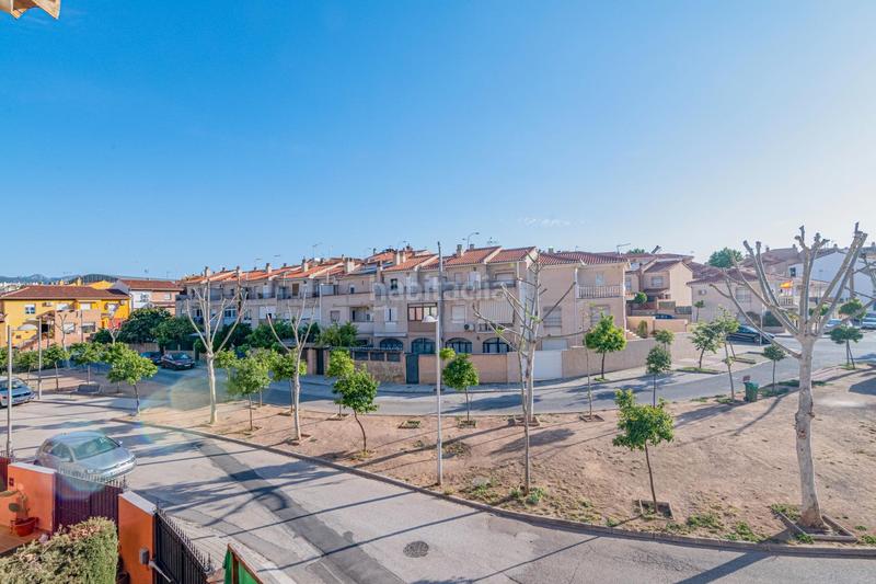 Foto d5ecb911-a7e2-492d-9091-e5e205fd1030. Casa pareada en calle vendimia en Huétor Vega