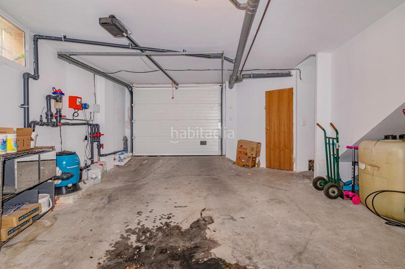 Foto d794ee71-a11c-4f44-83f2-39d2d3dde128. Casa pareada en calle vendimia en Huétor Vega