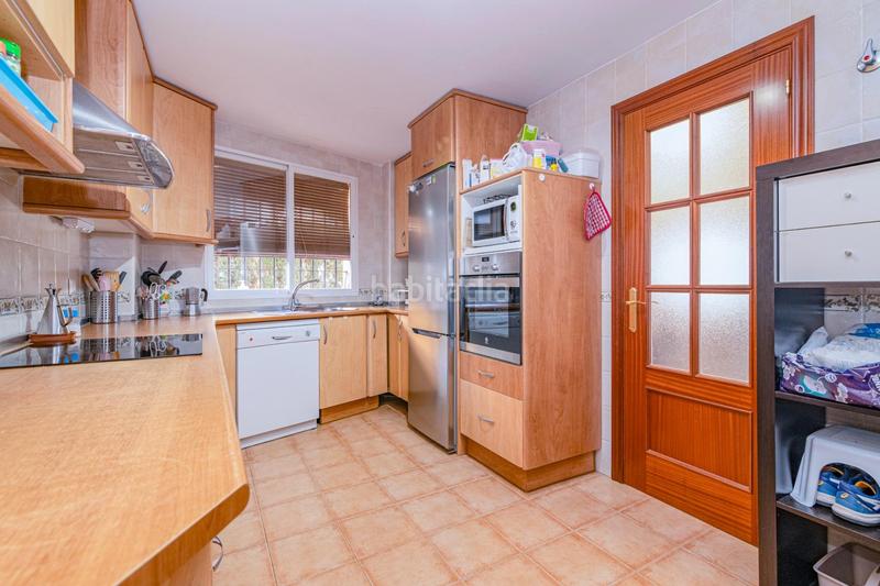Foto de7d5996-e914-4332-83c9-533196a8be10. Casa pareada en calle vendimia en Huétor Vega