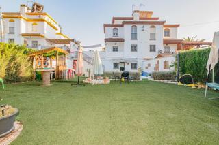 Maison jumelée  Calle abetos ur.monteluz. Descubre tu nuevo hogar en peligros  sin honorarios al comprador