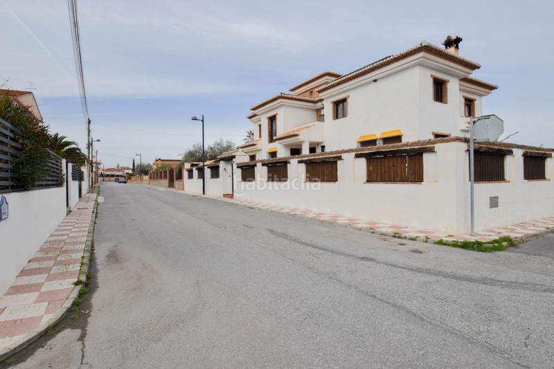 Foto 010e8942-3793-4a76-b92e-971e5403f217. Chalet en calle alelies (vent) impresionante chalet dividido en dos viviendas! en Cúllar Vega