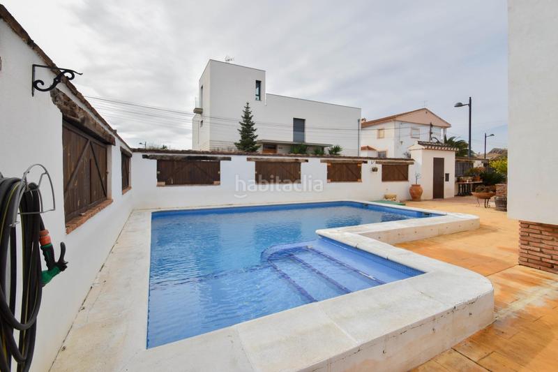 Foto 2770ca3b-ddaa-43e1-9599-710b43328f79. Chalet en calle alelies (vent) impresionante chalet dividido en dos viviendas! en Cúllar Vega
