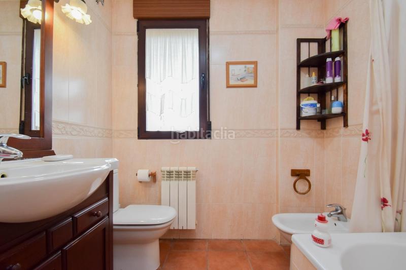Foto 34d1bf41-5f41-40ba-abf3-8c6f97683118. Chalet en calle alelies (vent) impresionante chalet dividido en dos viviendas! en Cúllar Vega