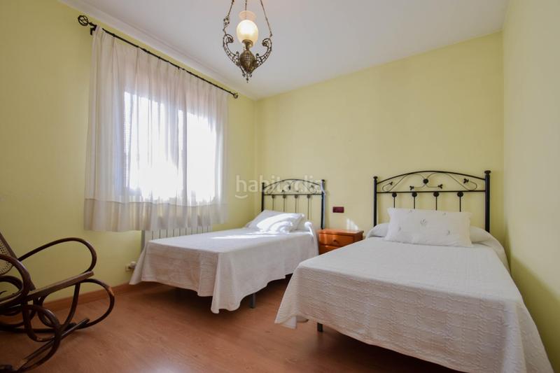 Foto 3b4be41b-343c-4c10-8b67-56b6af031276. Chalet en calle alelies (vent) impresionante chalet dividido en dos viviendas! en Cúllar Vega