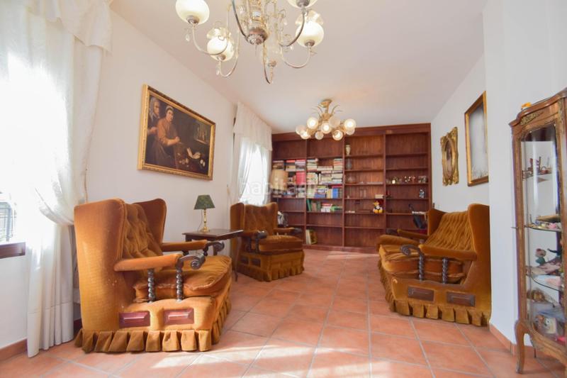 Foto 62896a08-8c16-4754-b627-8c4195546316. Chalet en calle alelies (vent) impresionante chalet dividido en dos viviendas! en Cúllar Vega