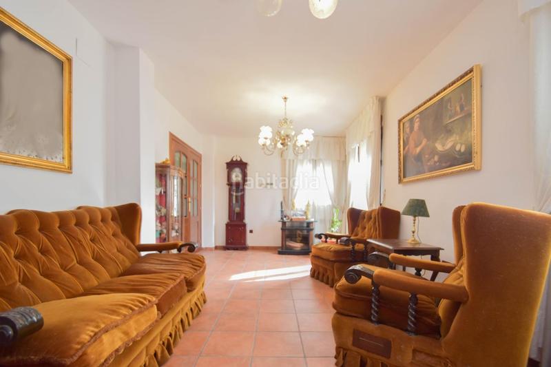 Foto 89f2f8fc-1d6d-46b7-8335-d4e8fb140e70. Chalet en calle alelies (vent) impresionante chalet dividido en dos viviendas! en Cúllar Vega