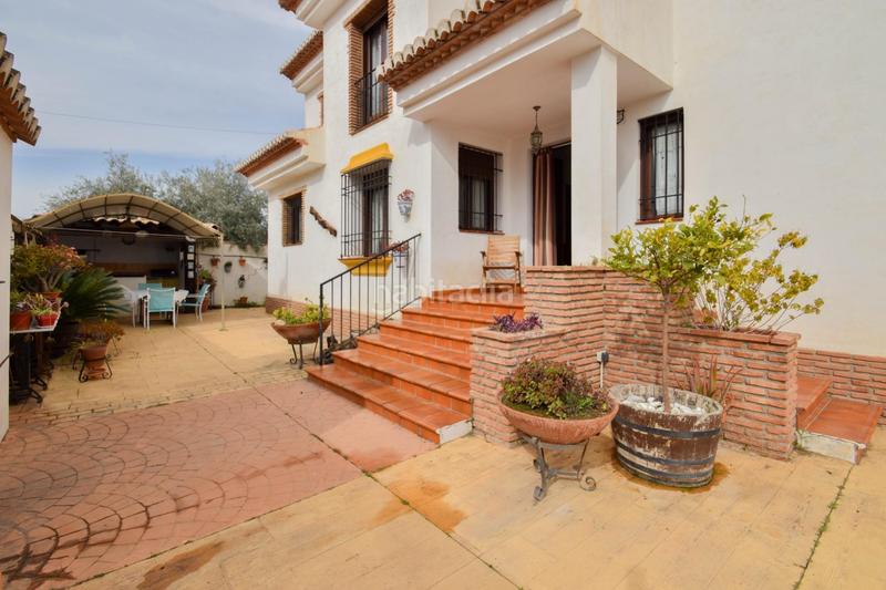 Foto 8a3d5aee-77bd-47be-ad90-e4c6a10dabd8. Chalet en calle alelies (vent) impresionante chalet dividido en dos viviendas! en Cúllar Vega