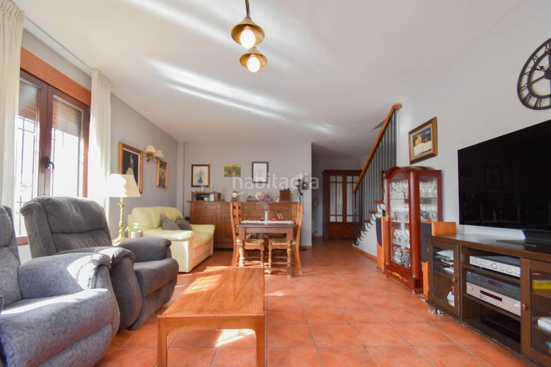 Foto b98d040a-cad5-4182-9755-dfd0b4cfb431. Chalet en calle alelies (vent) impresionante chalet dividido en dos viviendas! en Cúllar Vega