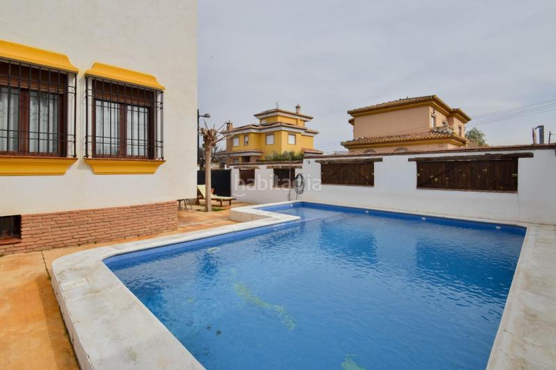 Foto d2a2abdc-8803-46ec-9810-2eca767f2a43. Chalet en calle alelies (vent) impresionante chalet dividido en dos viviendas! en Cúllar Vega