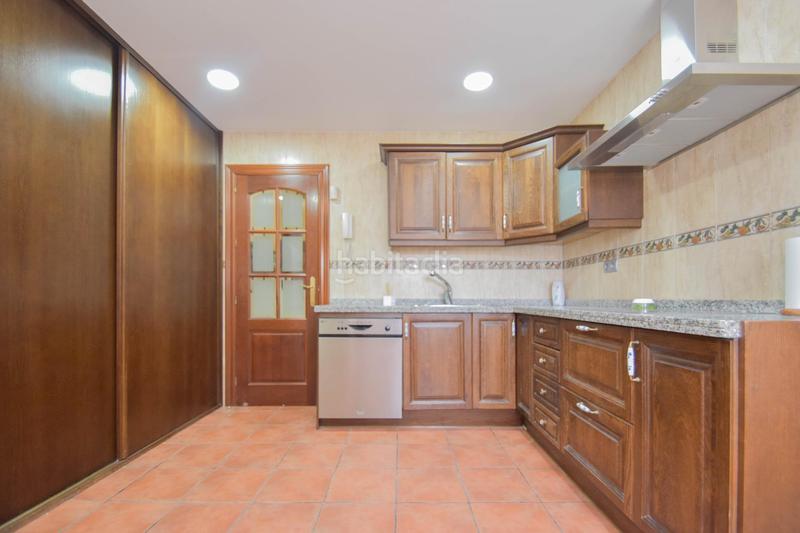 Foto dd0f93f8-bcf5-4374-8f70-d5e354082b1f. Chalet en calle alelies (vent) impresionante chalet dividido en dos viviendas! en Cúllar Vega