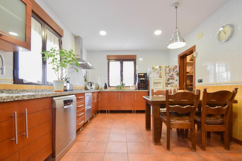 Foto e65273ea-0aab-4456-abcc-5f2b6327bec9. Chalet en calle alelies (vent) impresionante chalet dividido en dos viviendas! en Cúllar Vega