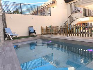 Casa aparellada  Calle miguel hernandez. Preciosa casa con piscina propia en elcentro de cullar vega!!!